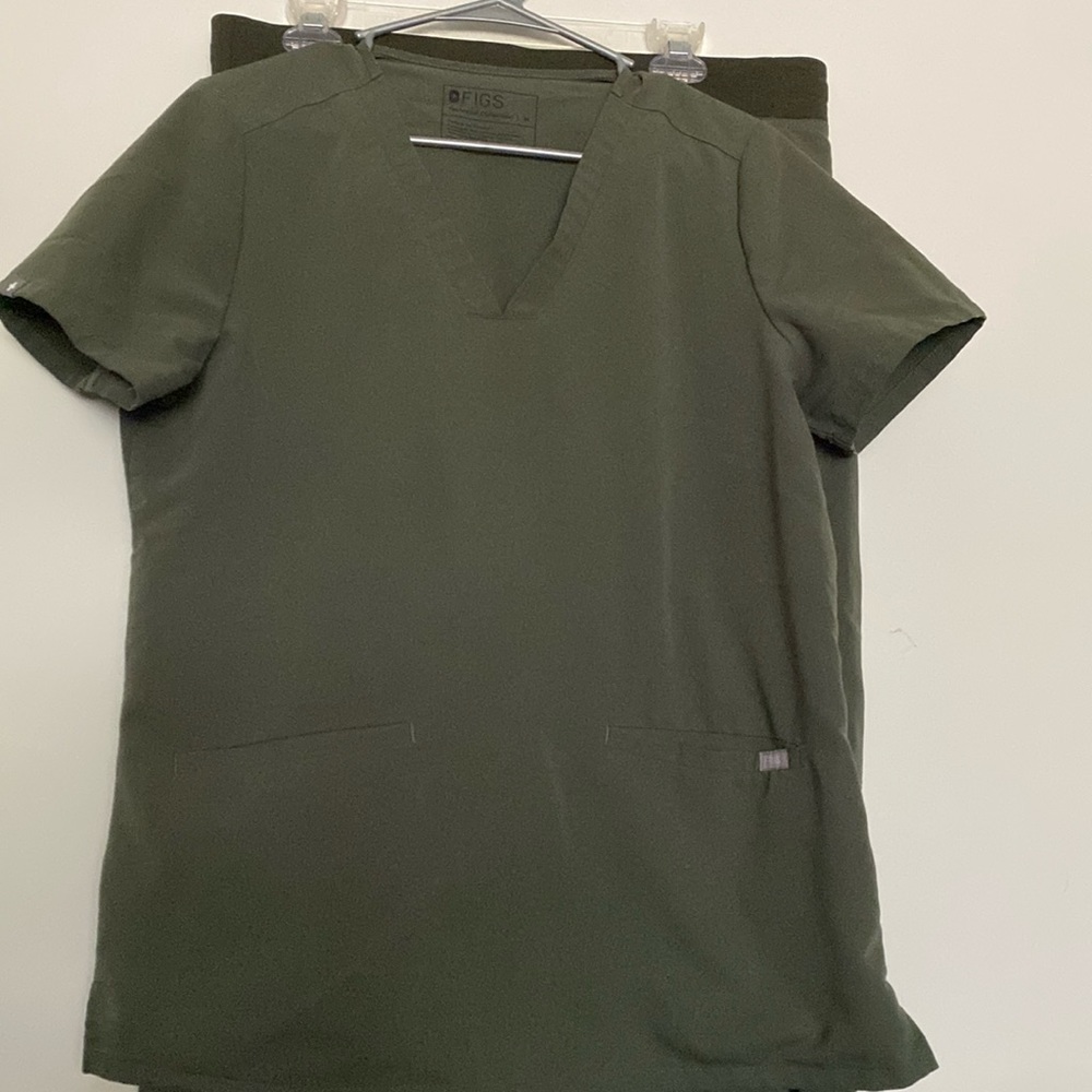Figs scrub set moss. Medium top. Large bottom